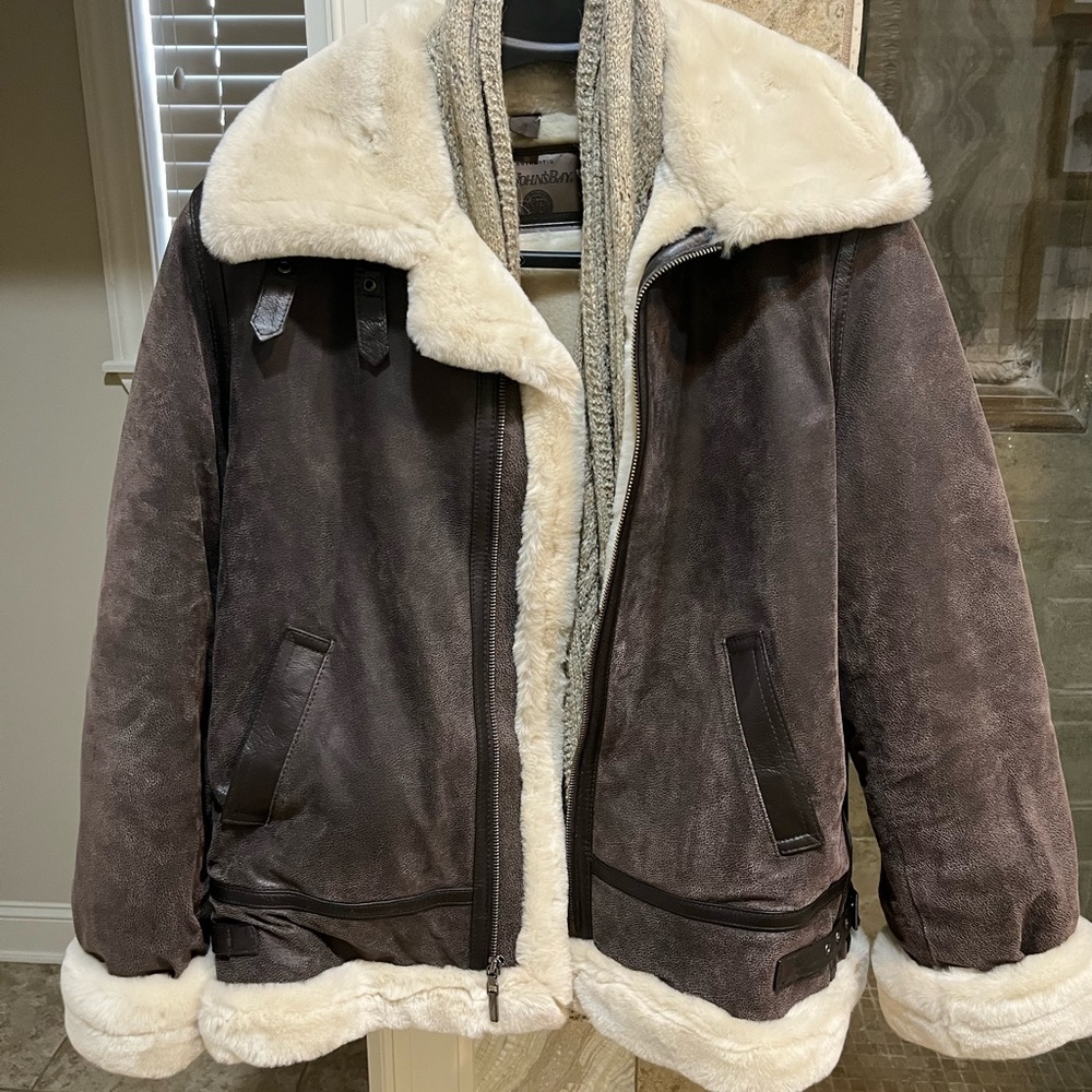 Vintage St. John’s Bay coat. Comes with scarf,gloves. Taylor spotted in one!